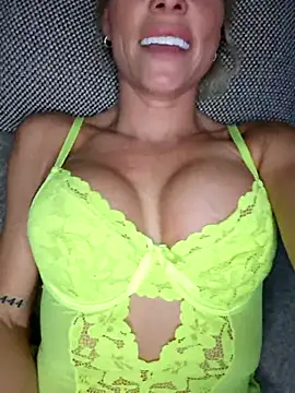 Bellarose xx online show from December 3, 2025, 10:42 pm