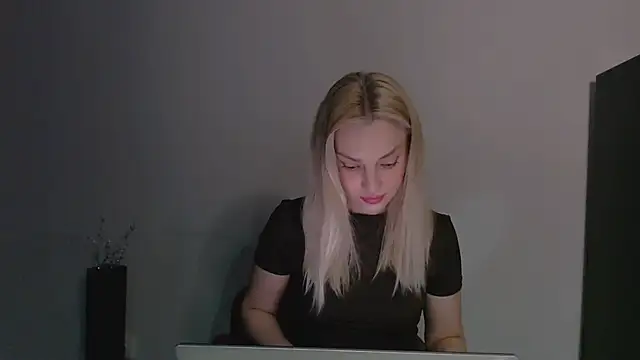 Lia noo regrets online show from April 19, 2026, 6:10 pm