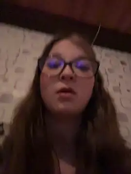 SweetTeenGirl online show from November 26, 2025, 8:31 pm