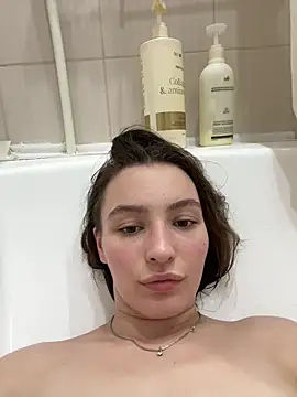 ZariaFlame online show from November 4, 2025, 9:29 pm