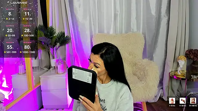 ParissHiltonX online show from January 19, 2026, 5:11 am