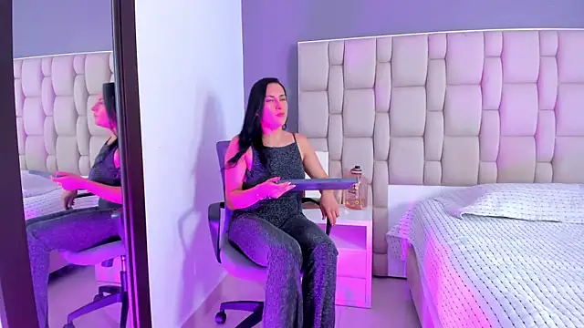 Snapshot of Atenea_Clerk chatting on October 11, 2025, 11:33 am Atenea Clerk online show from October 11, 2025, 11:33 am