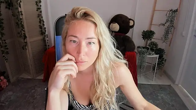 AstraMonroe online show from July 22, 2026, 10:06 am