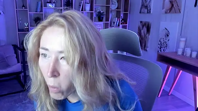 AstraMonroe online show from September 23, 2025, 2:18 am