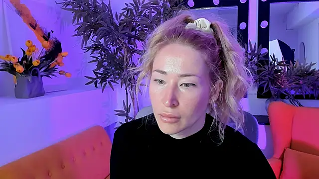 AstraMonroe online show from September 25, 2025, 1:33 am