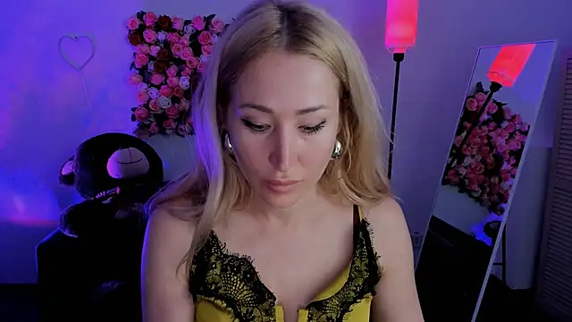 AstraMonroe online show from April 21, 2026, 10:33 am