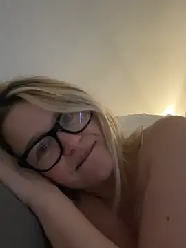 SuzieSub online show from February 5, 2026, 9:05 am