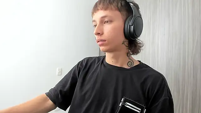 spacehumanz online show from February 25, 2026, 7:03 pm