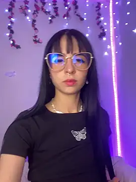 Lia  1 online show from December 1, 2025, 11:16 pm