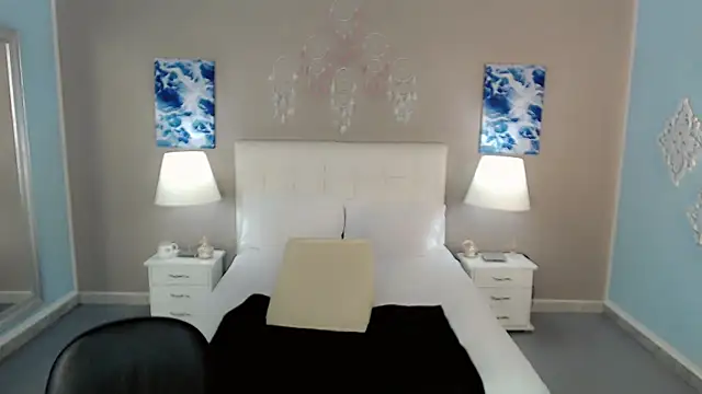 maddissonivanova online show from November 7, 2025, 7:18 pm