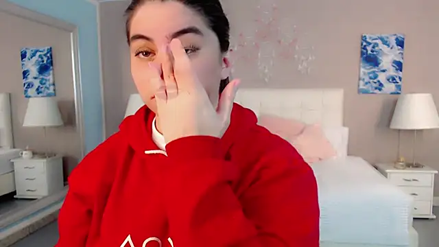 maddissonivanova online show from April 10, 2026, 7:10 pm