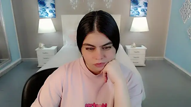 maddissonivanova online show from December 18, 2025, 7:18 pm