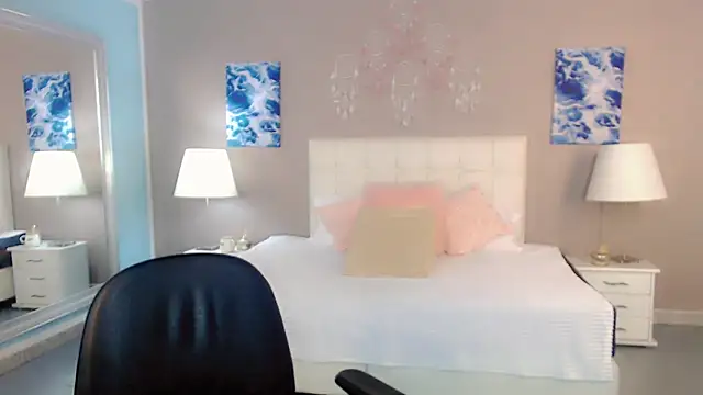 maddissonivanova online show from February 24, 2026, 7:04 pm