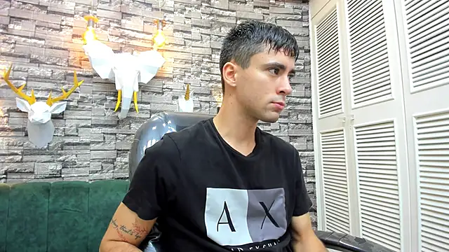 Snapshot of mike_whitee chatting on October 10, 2025, 6:58 am mike whitee online show from October 10, 2025, 6:58 am