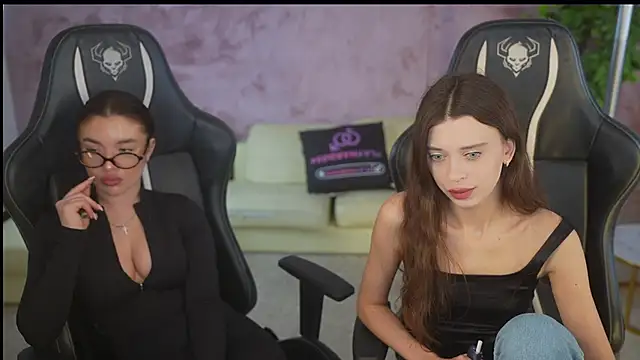 Snapshot of Regina_Sweet054 chatting on November 12, 2025, 7:18 pm Regina Sweet054 online show from November 12, 2025, 7:18 pm