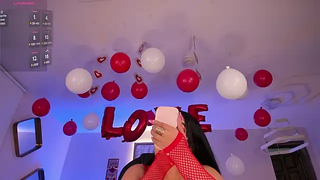 Snapshot of LeahLombardi_ chatting on February 17, 2026, 4:32 am LeahLombardi online show from February 17, 2026, 4:32 am