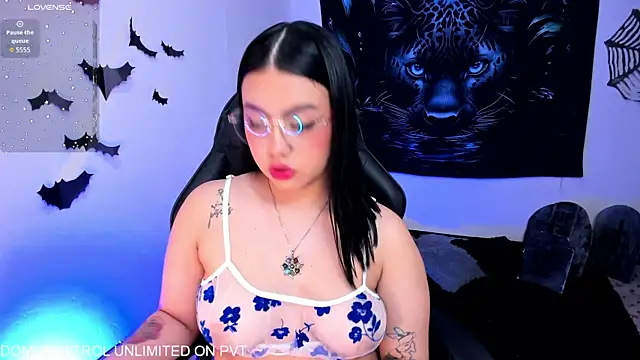 nicol ruizz online show from October 18, 2025, 6:21 pm
