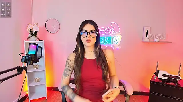 Alice Vixen online show from November 11, 2025, 12:33 pm