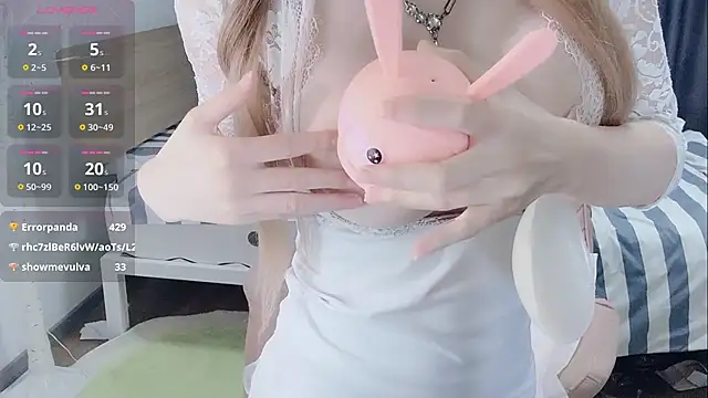 yinyinzi5 online show from October 4, 2025, 9:05 pm