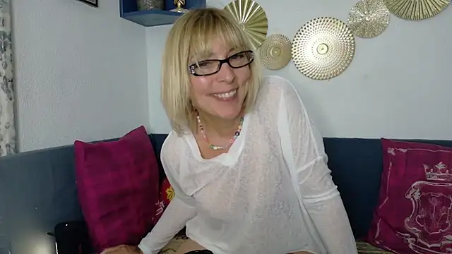 Snapshot of ClassyNAWTYBritMILF chatting on March 1, 2026, 10:32 pm ClassyNAWTYBritMILF online show from March 1, 2026, 10:32 pm