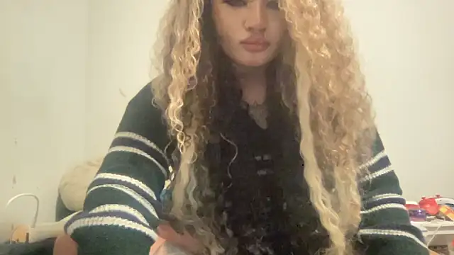 Tatbaby online show from November 28, 2025, 2:01 am