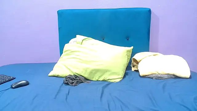 Snapshot of NaughtyChubbyZoe chatting on October 1, 2025, 5:23 am NaughtyChubbyZoe online show from October 1, 2025, 5:23 am