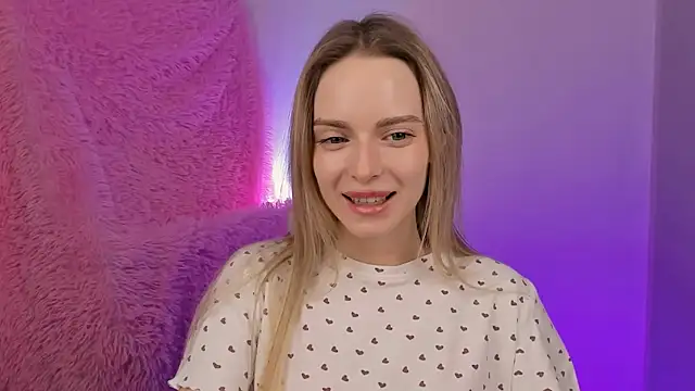 Snapshot of JuliaBrewwer chatting on October 2, 2025, 5:05 pm JuliaBrewwer online show from October 2, 2025, 5:05 pm