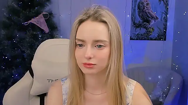 Snapshot of JuliaBrewwer chatting on December 22, 2025, 2:06 pm JuliaBrewwer online show from December 22, 2025, 2:06 pm