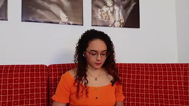 Snapshot of Taylor_Tina chatting on February 15, 2026, 8:19 pm Taylor Tina online show from February 15, 2026, 8:19 pm