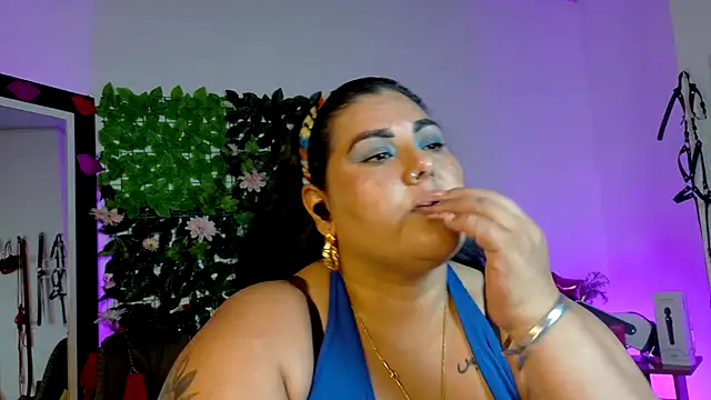 AndreaKinky online show from May 27, 2026, 1:57 am
