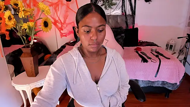 Lucie Harper online show from October 22, 2025, 8:08 pm