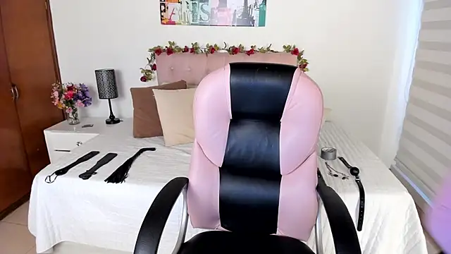 Lucie Harper online show from September 21, 2025, 8:36 pm