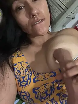 Snapshot of Huitaca_ chatting on May 16, 2026, 5:17 am Huitaca online show from May 16, 2026, 5:17 am