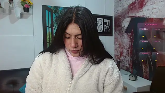 gigi gilt  online show from November 9, 2025, 4:05 am