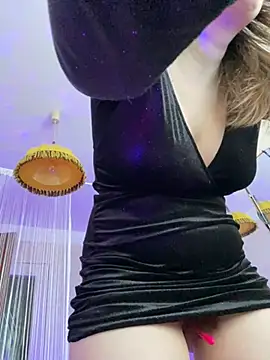 Snapshot of CrazyPinky chatting on February 5, 2025, 11:55 am CrazyPinky online show from February 5, 2025, 11:55 am