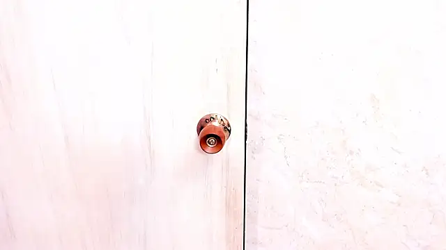 SASHA BROWNIE   online show from November 2, 2025, 8:14 pm