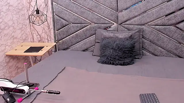 SASHA BROWNIE   online show from February 12, 2026, 7:35 pm