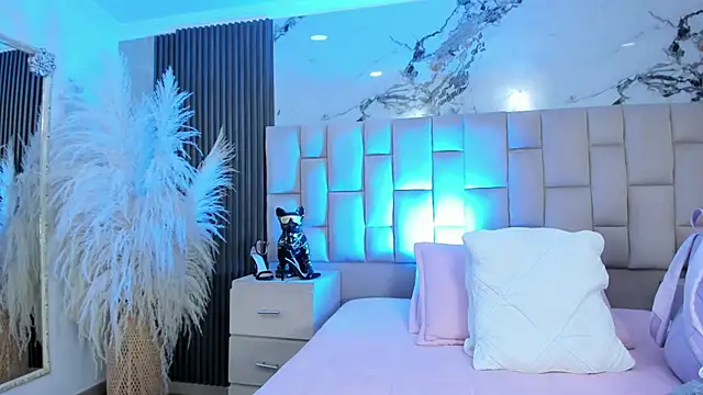 cloesummerr  online show from March 19, 2026, 12:38 pm