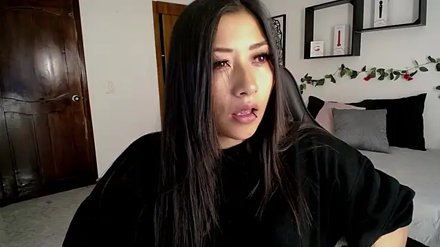 Snapshot of Mia_1120 chatting on October 24, 2025, 2:27 pm Mia 1120 online show from October 24, 2025, 2:27 pm