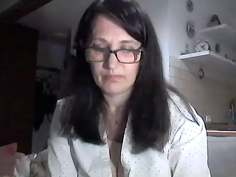 Elena48324 online show from April 1, 2026, 6:05 pm