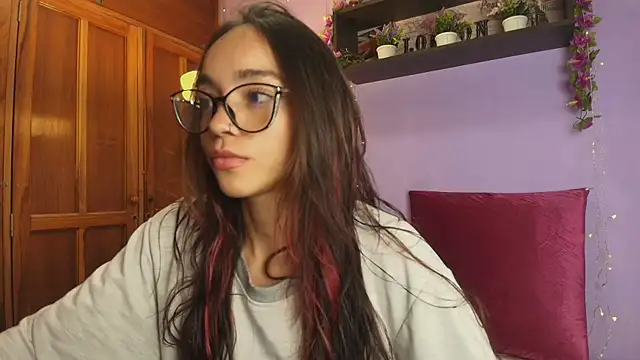 Dafne Mel online show from October 18, 2025, 7:49 pm