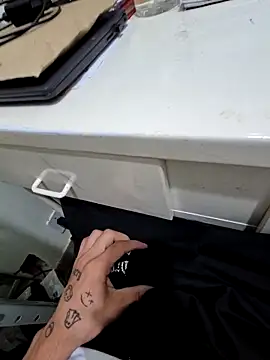 Snapshot of Saraiva2002 chatting on December 18, 2025, 12:42 pm Saraiva2002 online show from December 18, 2025, 12:42 pm