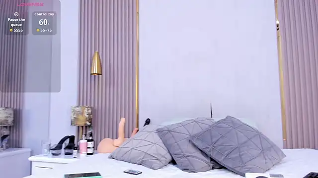 Skylar Smith  online show from October 9, 2025, 12:38 pm