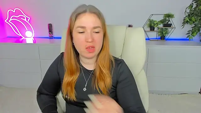 Snapshot of Sofii_darling chatting on February 13, 2026, 5:35 pm Sofii darling online show from February 13, 2026, 5:35 pm