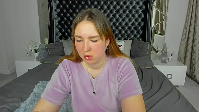 Snapshot of Sofii_darling chatting on February 22, 2026, 5:47 pm Sofii darling online show from February 22, 2026, 5:47 pm