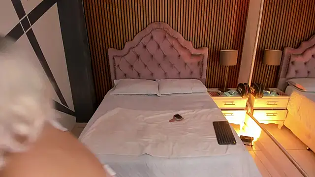 Starbutterflyy  online show from October 30, 2025, 4:11 am