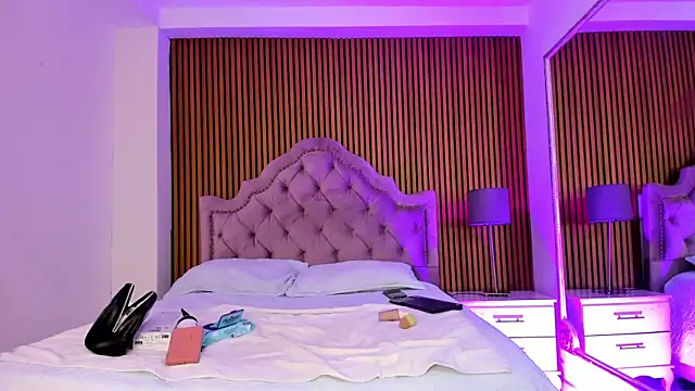 Starbutterflyy  online show from November 17, 2025, 4:05 am