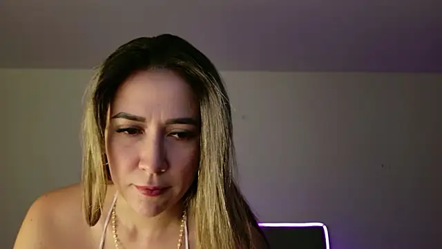 Snapshot of Alexandraa_Gomez chatting on February 11, 2026, 10:09 pm Alexandraa Gomez online show from February 11, 2026, 10:09 pm