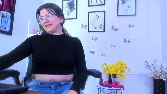 Ariana costa online show from November 17, 2025, 1:48 pm