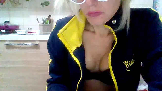 Kelly80 online show from November 4, 2025, 3:21 am